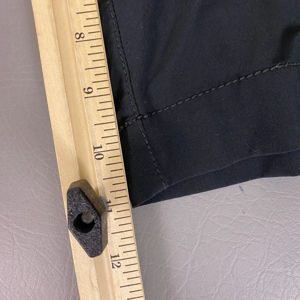 Athleta Hiking Cargo Shorts Women's Size 10‎ Gray Style Outdoor Utility *Flaw*